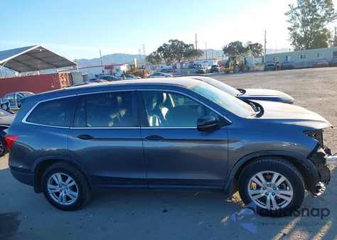 2017 Honda Pilot Lx z USA, uszkodzony, nr VIN 5FNYF5H1XHB003058